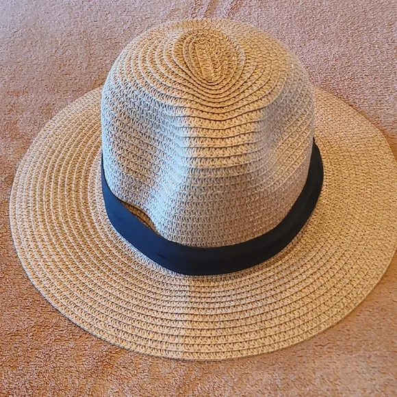 Stylish Straw Sun Hat with Black Band - Picture 1 of 7